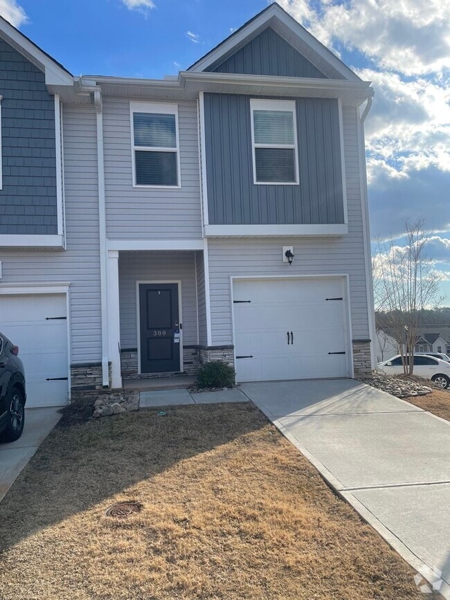 Building Photo - Lovely 3 bedroom 3 Bath Lovely Townhome i...