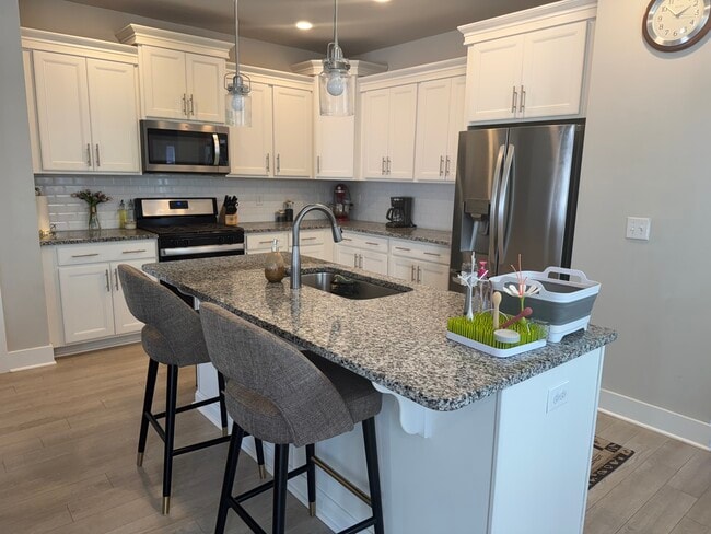 Photo - 104 Greensdale Ln