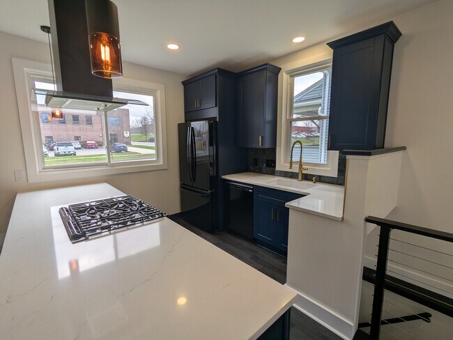 Photo - 166 Humboldt St