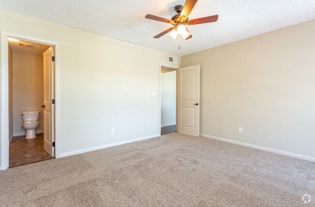 2BR, 2BA - 1,000 SF