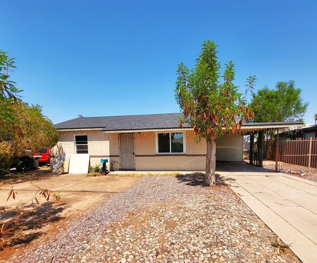 Building Photo - AFFORDABLE HOME IN PHOENIX JUST EAST OF DO...