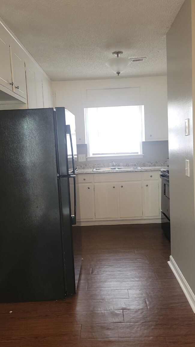 Photo - "Spacious 2-Bed, 2-Bath Gem in Huntsville's Heart – Your Ideal Retreat Awaits!" Unit Apt D