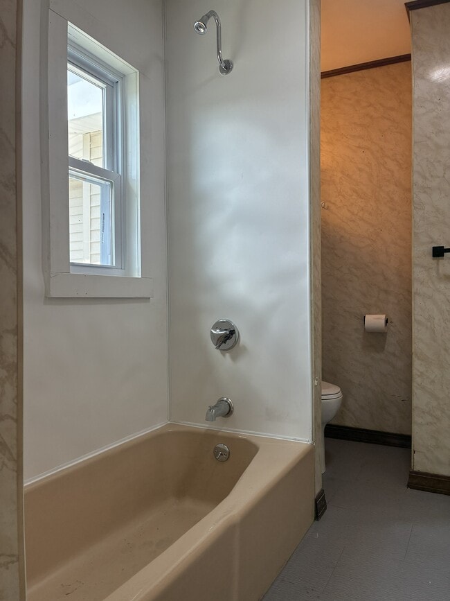 bath - 26 Read St Unit 2nd F