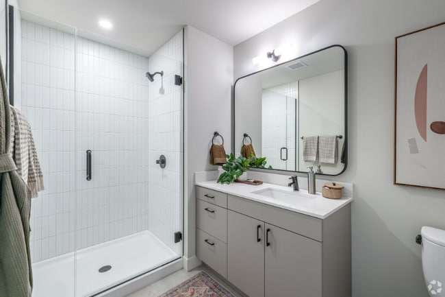 Photo - 123 N May St