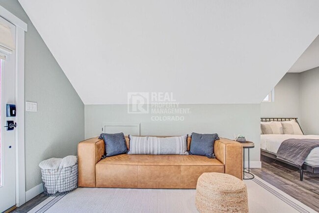 Photo - 2110 W Pikes Peak Ave Unidad B