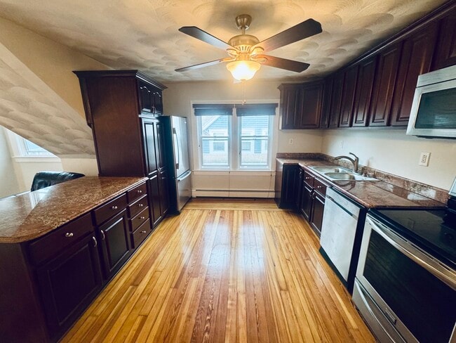 Building Photo - 50 Pinehurst Ave Unit 3