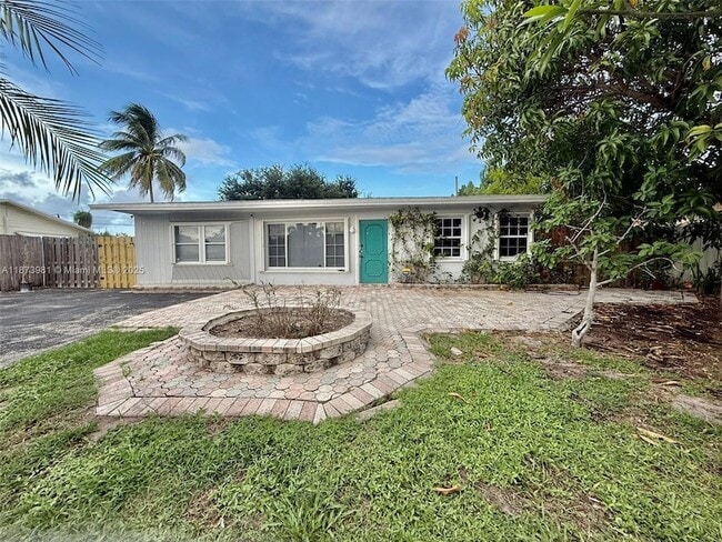 Building Photo - 2730 NE 9th Terrace Rental