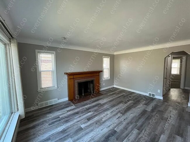 Photo - 15516 Lincoln Ave