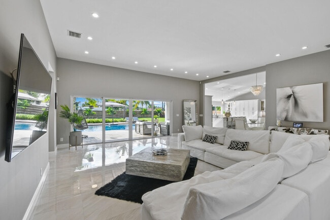 Photo - 7101 W Lake Dr