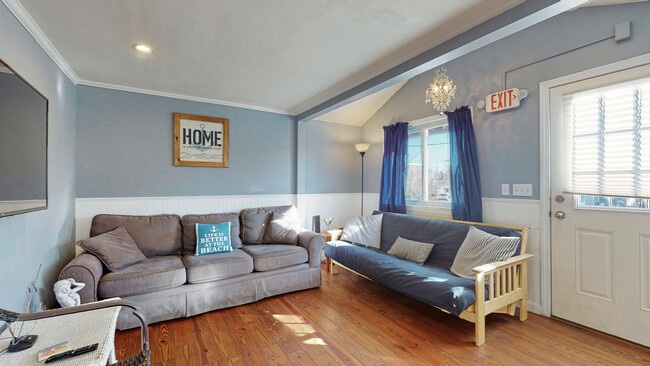 64 Saco Ave