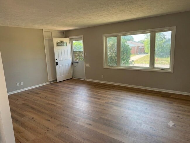 Photo - 15917 Steinway Blvd