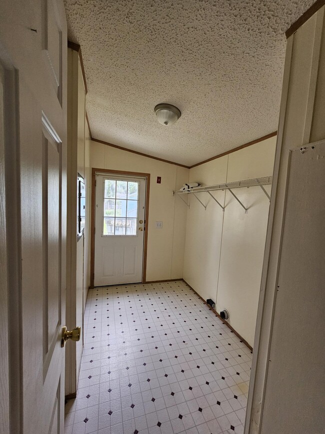 Photo - 30 Kris Ann Dr