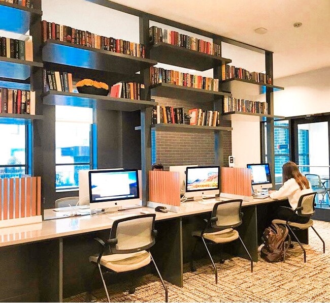 Technology Lounge - Vic Village North