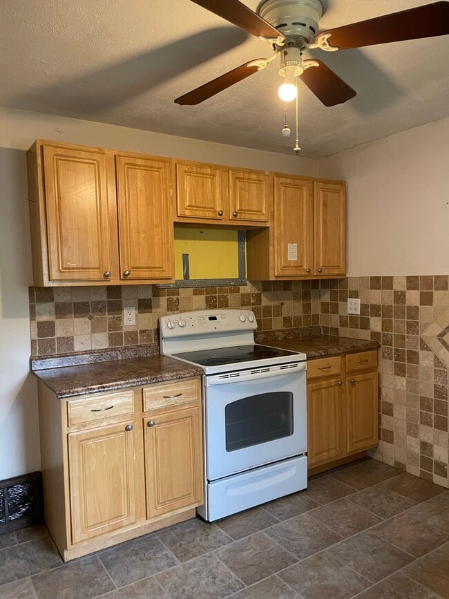 Photo - 506 Maple Ridge