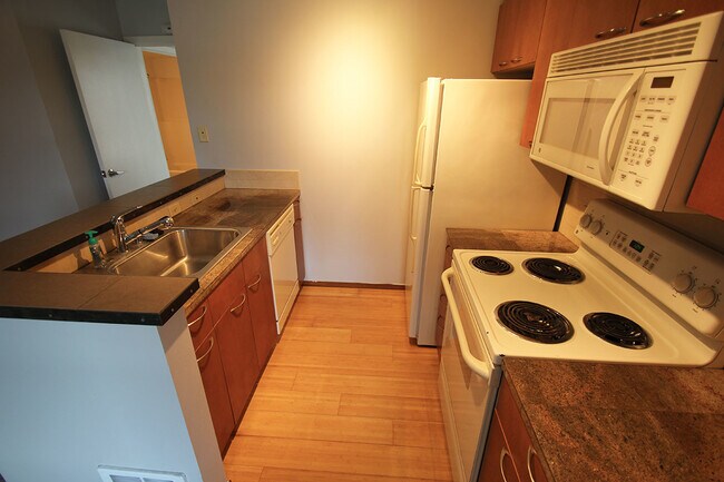 Photo - LIKE NEW, 1 BED, 1 BATH CONDO W HIGH END F... Unit 510