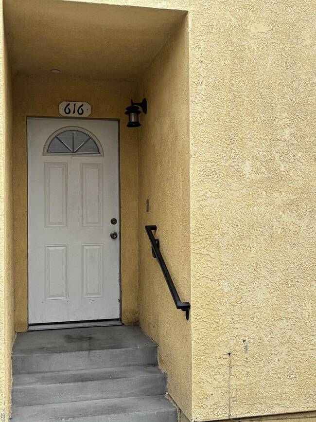 Photo - 616 E 84th Pl