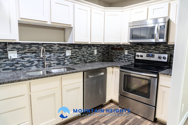 Building Photo - 858 Cecina Ct