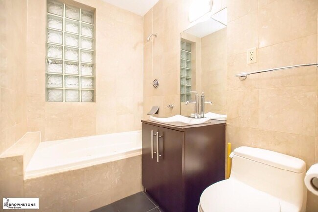 392 14th St Unit 3A
