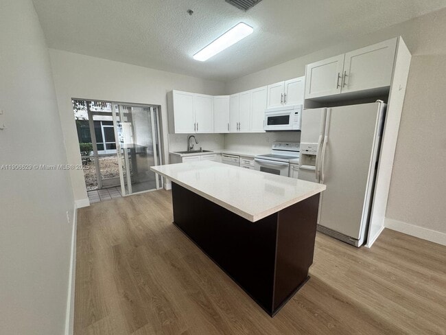 Building Photo - 5630 NW 114th Path Unit 106