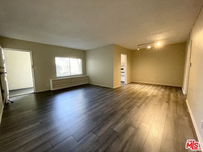 Photo - 8207 De Longpre Ave Condo Unit 6