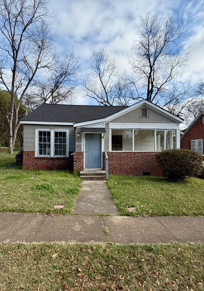 Building Photo - 1401 12th Ave N