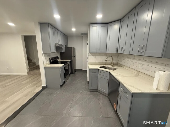 Photo - 69 Whitfield St