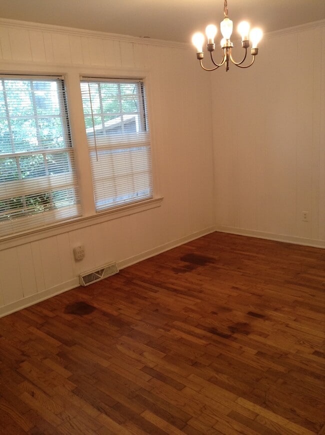 Photo - 513 LaPorte St SE