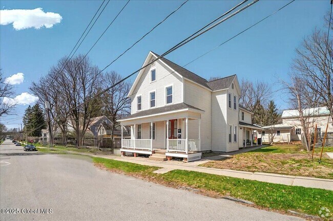 Building Photo - 3 Waterbury St Unit 2 Rental