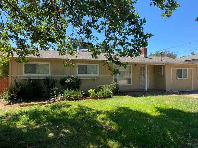 Spacious Home w/ Pool in East Redding!! - Spacious Home w/ Pool in East Redding!!