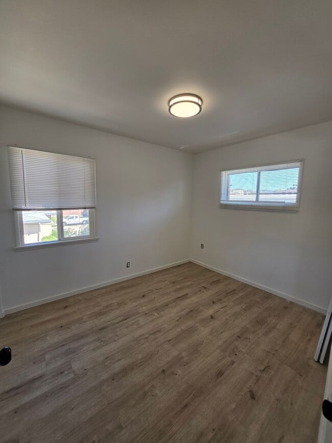 22 S Dos Caminos Ave