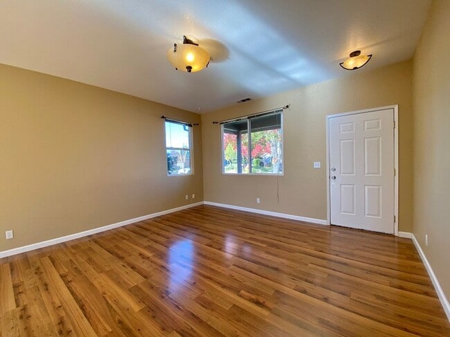 Photo - Devonshire Drive, 2141-2143 Unit 2141 Devonshire Drive