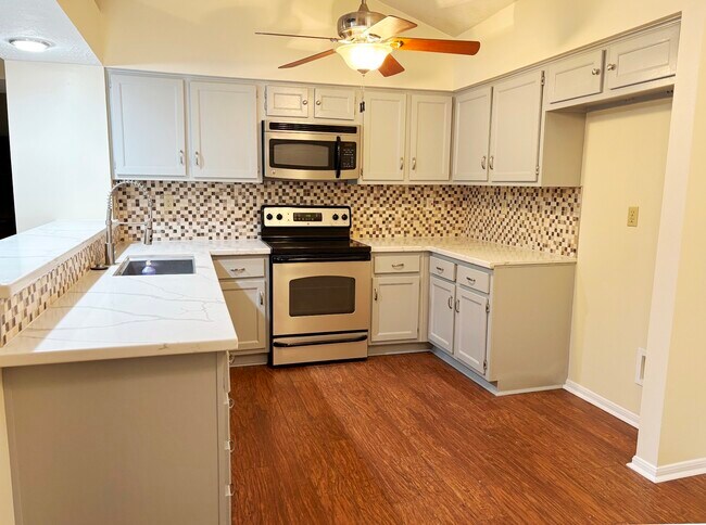 Photo - 16806 Ashmoor Way