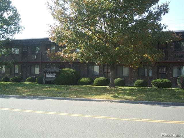 Building Photo - 633 Oak St Unit 4