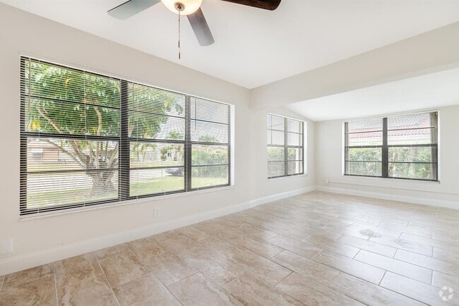 Building Photo - 1301 W 1st St Rental