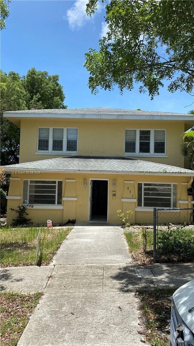 Building Photo - 706 9th St Unit 2 Rental