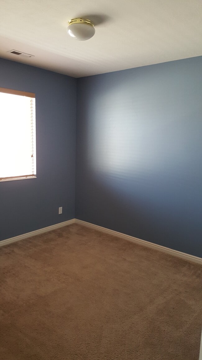 blue bedroom - 125 Peregrine Ln