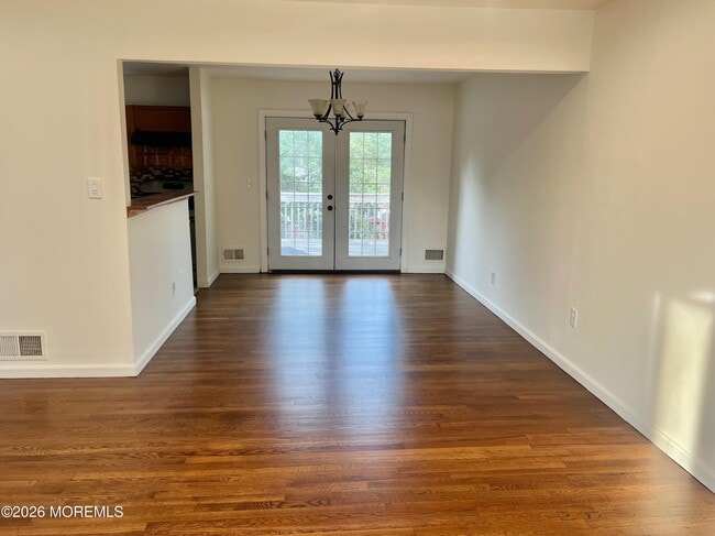 12 White Dr