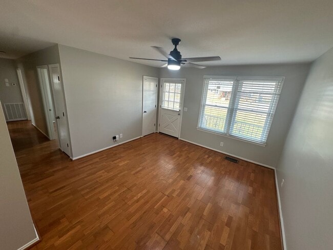 Photo - 416 Lealand Ln