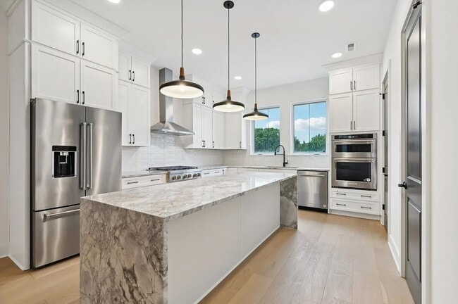 Photo - 526 Riverfront Ln