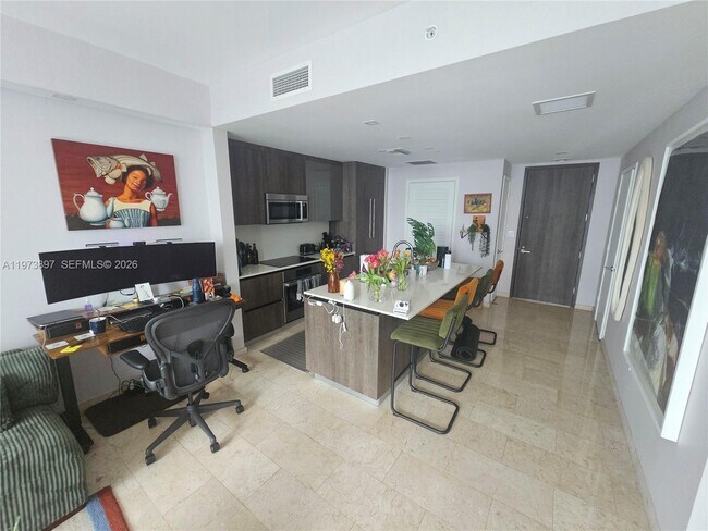 Photo - 68 SE 6th St Unidad 1806