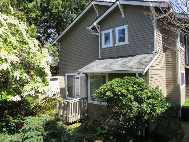 Photo - Bellevue Townhome Downtown Bellevue 2Bed/2.5Ba. $3200.00/ Walk to Shopping!
