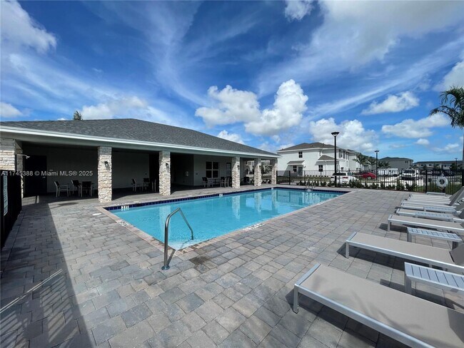 Photo - 848 SE 17th St