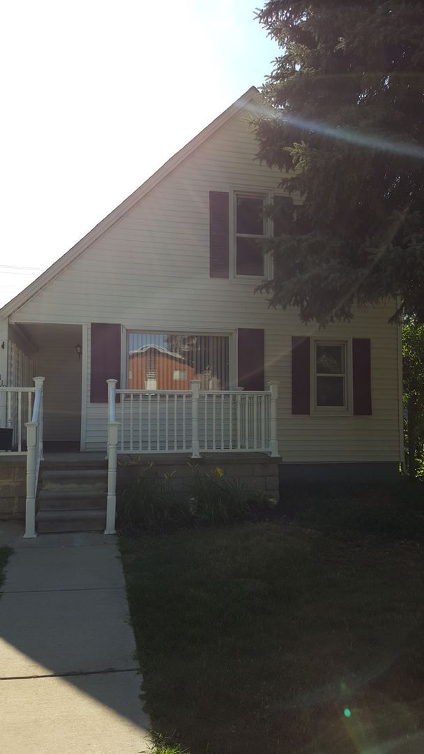 Photo - Spacious home in downtown Royal Oak!