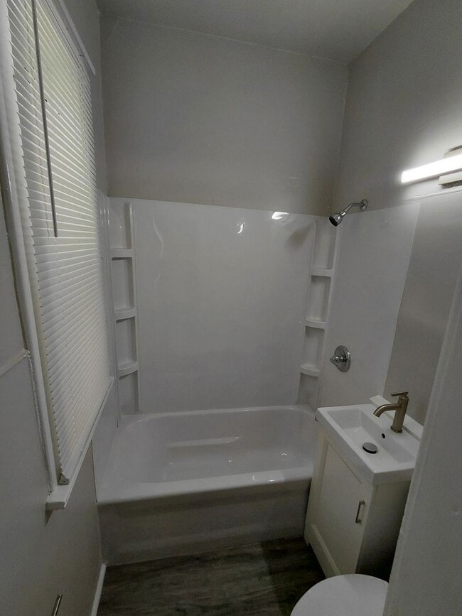 Photo - 316 Maple Ave Unidad 320 Maple Back House