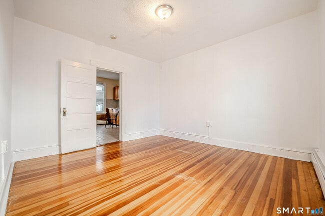 Photo - 422 Allen St