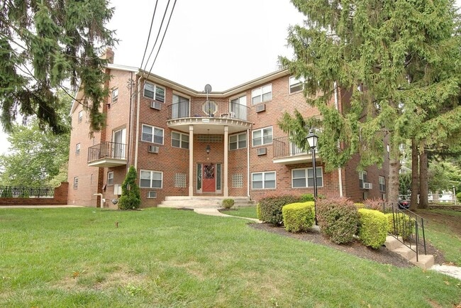 Photo - Cameo Court Apartments