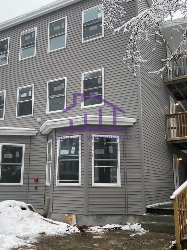 Building Photo - 2 Bedrooms, 1 bathroom Unit 165- A4