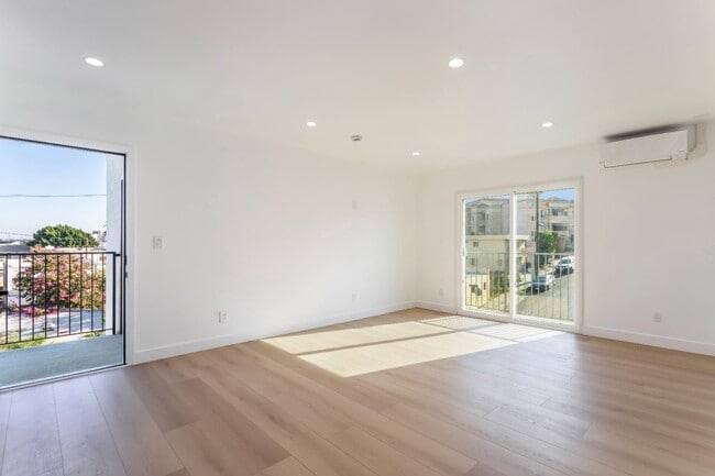 Photo - 713 New Depot St