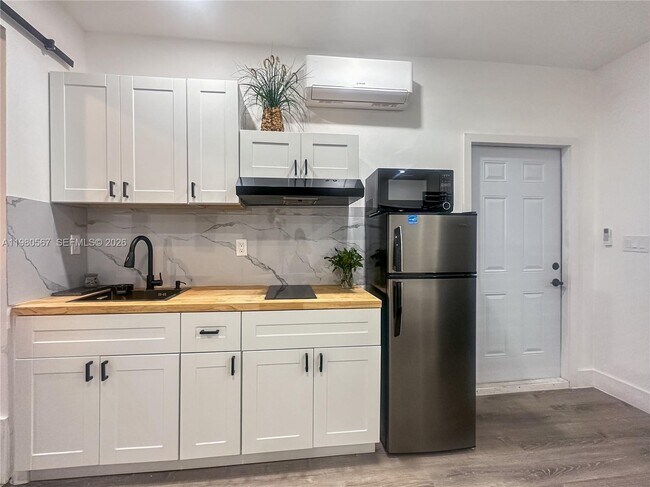 Photo - 15400 SW 169th Ln Unit Side