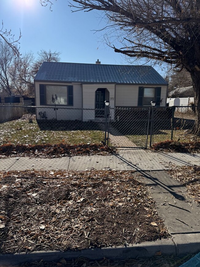 2 Bed 1 bath Single Family Home - 2 Bed 1 bath Single Family Home